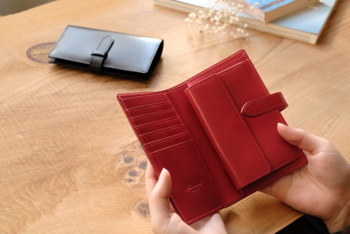 メンズでもレディースでも使ってもらえる革財布