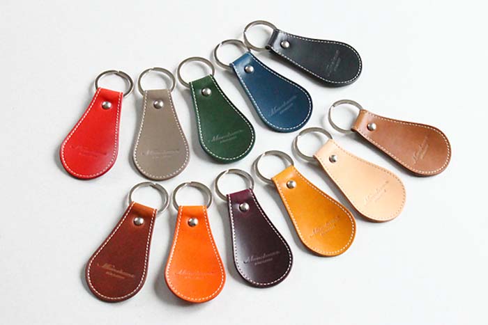 シューホーンキーホルダーの使い方！ 便利な革製アイテムも紹介