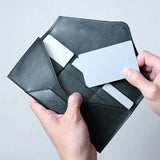 カードホルダーは2段×3列。計6枚収納出来、2段のカードの高さが揃うよう設計しています。