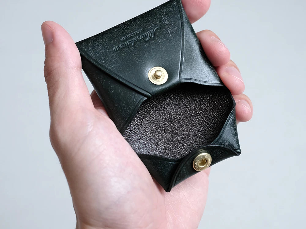 コンパクトで握りやすいサイズ感。