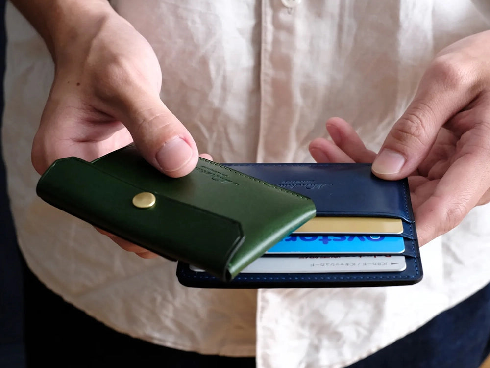 <u><a href="https://munekawa.jp/products/caw7">薄型ミニ財布“Wedge”</a></u>
