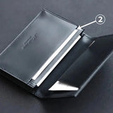 整理して収納しやすいサブポケット<br>
②メインポケット上部のサブポケットは、頂いた名刺は分けて管理したり、ICカードやクレジットカードを1枚入れておくのにも便利なスペースです。