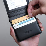 カードポケットは計7枚分。メインのカードから予備まで、厚みを抑えつつしっかり収納できます。