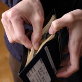 【新作】二つ折り財布“Reveal” 22日22時販売開始！