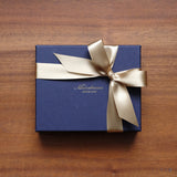 こちらは<a style="text-decoration: underline; font-weight: bold;" href="https://munekawa.jp/collections/bifoldwallet-miniwallet">ミニ財布等</a>のラッピングです。<br>※アイテムごとのラッピング仕様は、各商品ページをご確認ください。