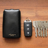 一般的な鍵であれば最大10本収納可能です。鍵の本数を調整すればスマートキーにも使用できます。