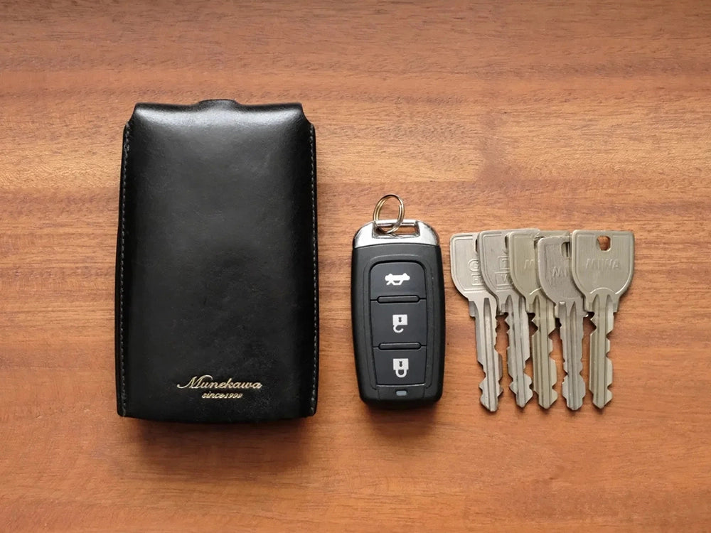 一般的な鍵であれば最大10本収納可能です。鍵の本数を調整すればスマートキーにも使用できます。