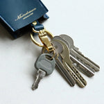 3〜5本の鍵をつけることが出来ます。<br>
フックもつけていますので、取り外しが必要な鍵をつけると便利です。