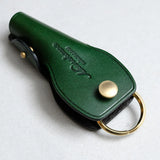 金具の真鍮と革による経年変化を楽しめます