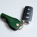 真鍮の二重リングを付けております。キーホルダーや車のスマートキーなど、お好みの用途に合わせてお使いください。