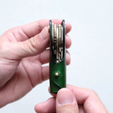 鍵を綺麗にまとめることで、金属のカチャカチャ音を軽減します