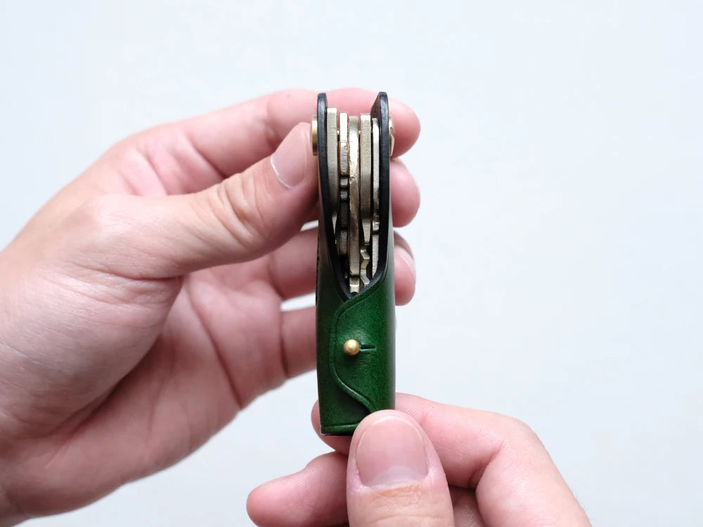 鍵を綺麗にまとめることで、金属のカチャカチャ音を軽減します