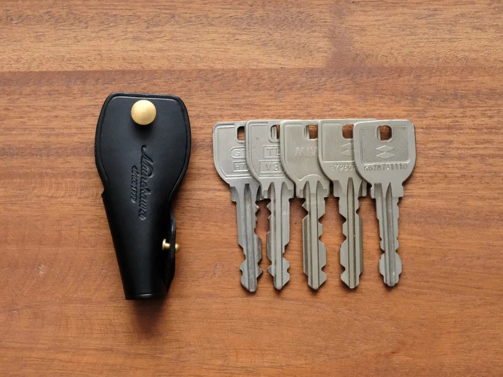 一般的なサイズの鍵を最大5本収納できます。手荷物を最小限に収めたい方におすすめのキーケースです。