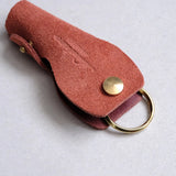 金具の真鍮と革による経年変化を楽しめます