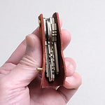 デザインは無駄な部分を削ぎ落とし、できる限り鍵に近い大きさにしました。