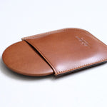 かさばりにくい薄型のケース付きなので、バッグのポケットなどに収納しても、ミラーが傷つきにくく、安心です。