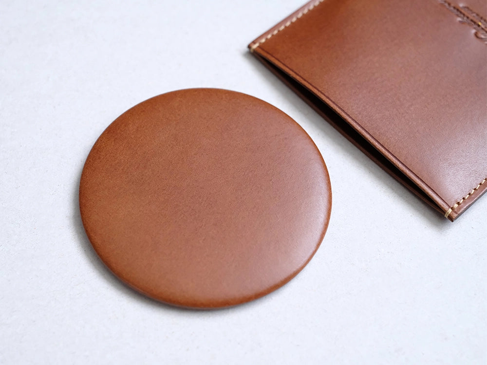 丸く”コロン”としたデザインの手鏡