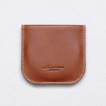 ミラーをケースに収納した様子。簡単に抜け落ちにくいよう、ぴったりのサイズ感で製作しています。