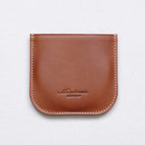 ミラーをケースに収納した様子。簡単に抜け落ちにくいよう、ぴったりのサイズ感で製作しています。