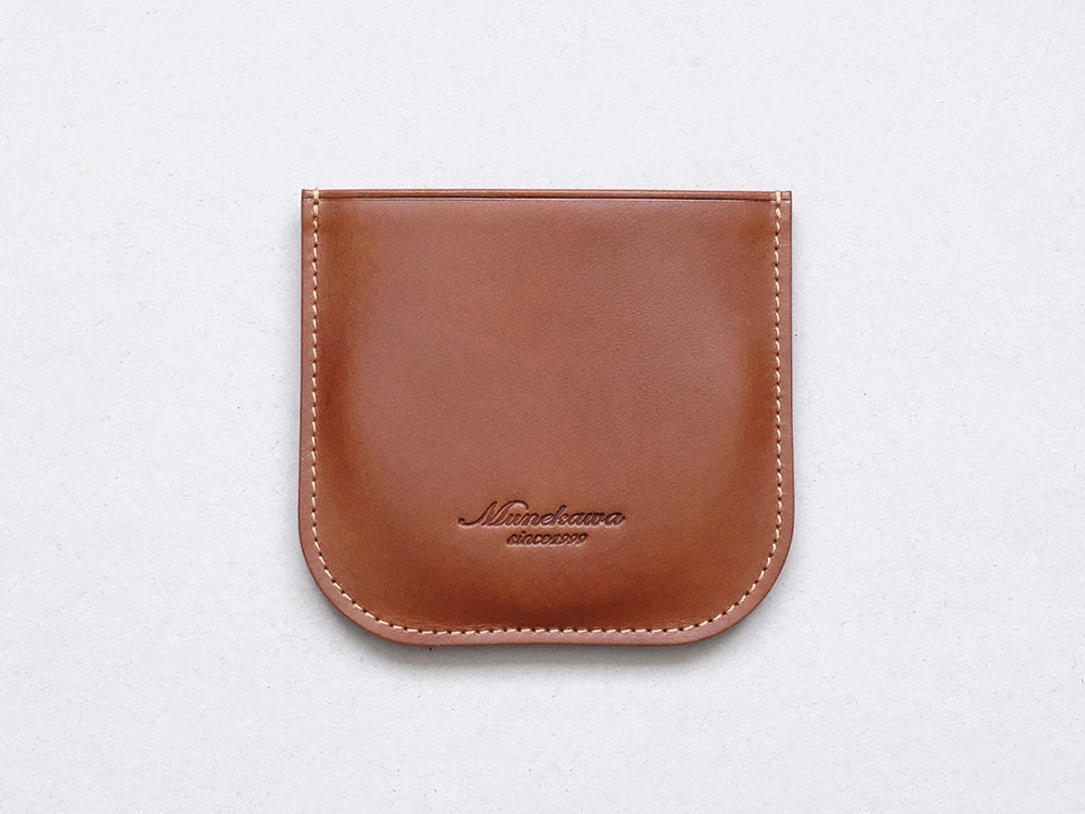 ミラーをケースに収納した様子。簡単に抜け落ちにくいよう、ぴったりのサイズ感で製作しています。