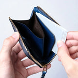 内右側には頻繁に使用するカードを5～6枚まとめて収納でき、さっと取り出せる便利な仕様