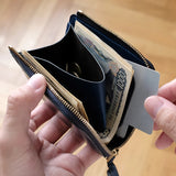 財布の向きを変える事なく、紙幣・小銭・カード、全てにアクセスしやすくなっています