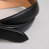 ベルトの中に本革の芯材を使用し、立体的で高級感のある形状に仕上げています