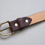 サイズ調整が出来るよう、ネジ止めにしています。こちらの金具も真鍮を使用しています